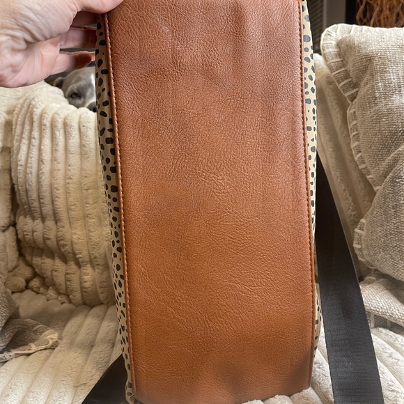 Universal Thread Leopard Print Tote with Brown Handles crossbody purse - Picture 3 of 9